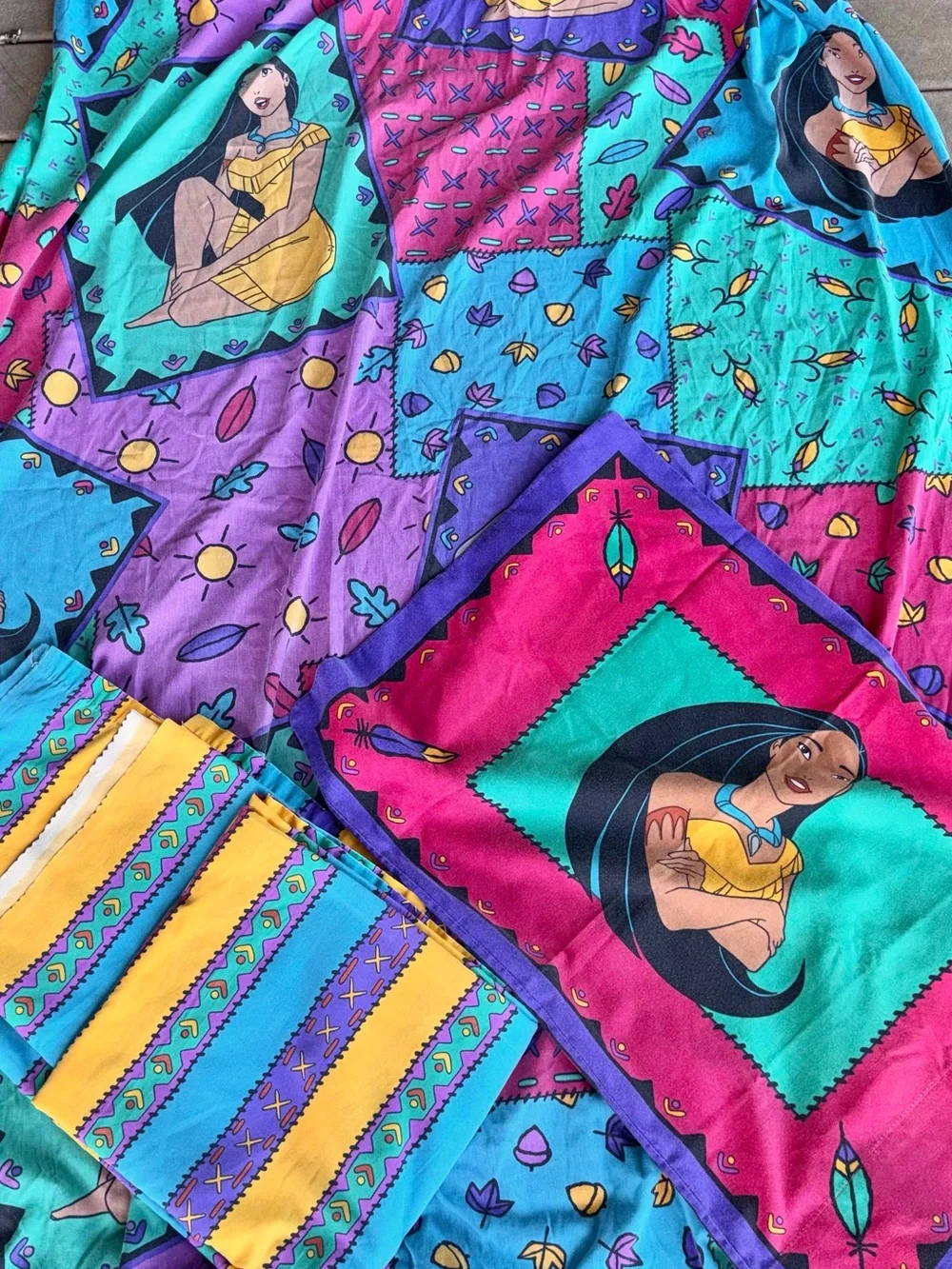 Vintage Disney 90s Pocohontas Girls colorful Twin Size 3PC Bed Sheet Set.